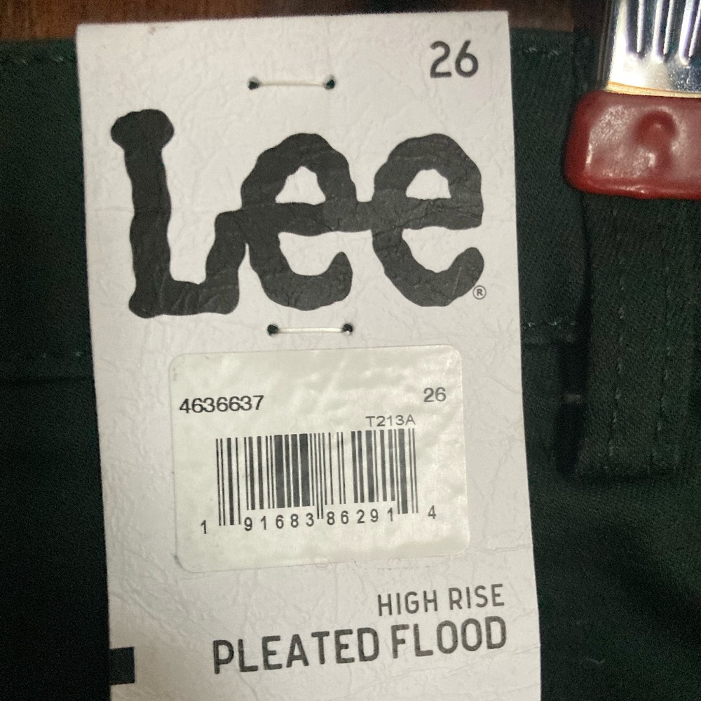 Lee Green High Rise Pleated Flood - Women's Size 26 - NEW WITH TAGS - Picture 5 of 9